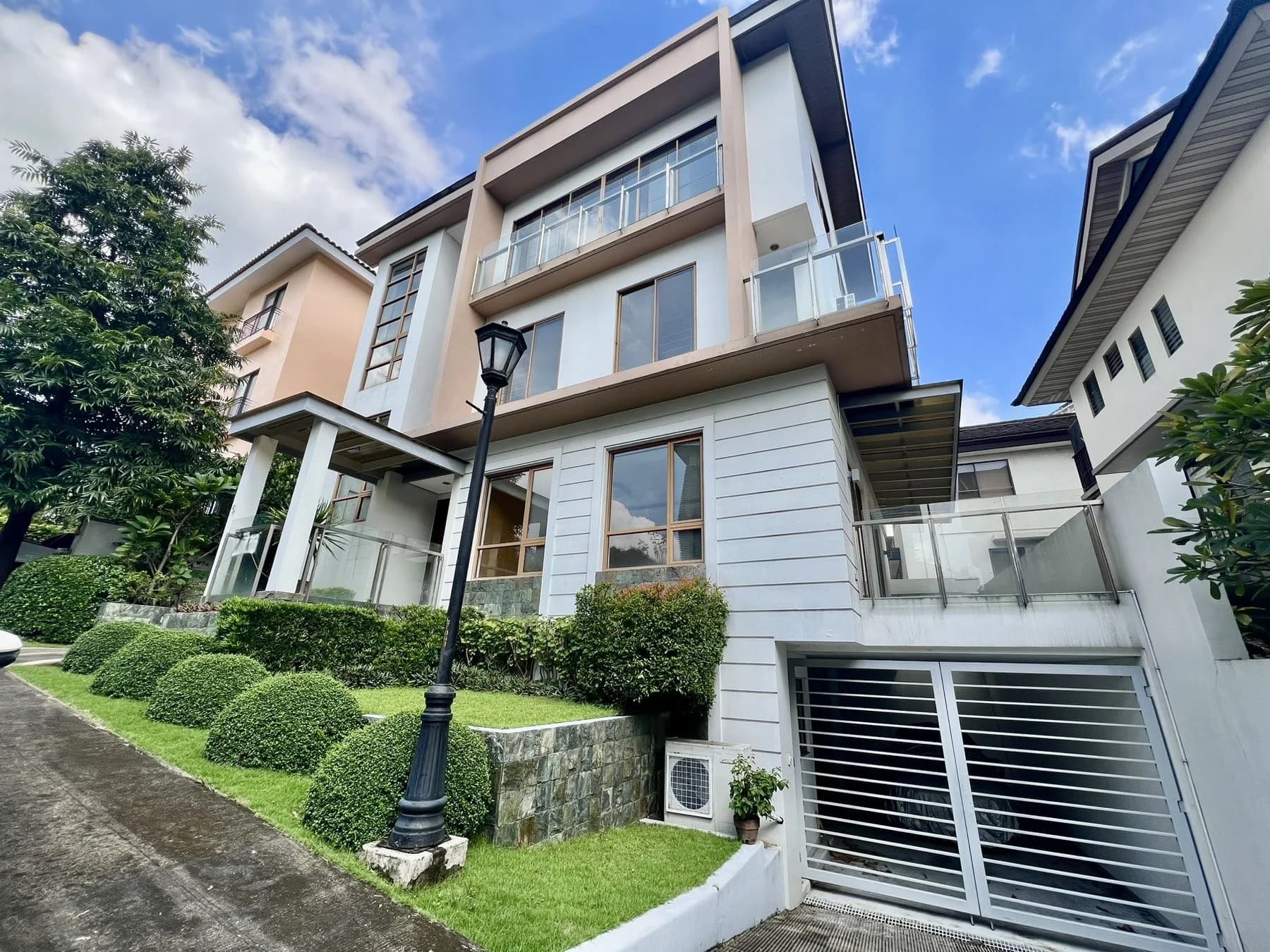 Mckinley Hill Village | 4BR 600sqm House & Lot for Rent in Taguig City - Mckinley