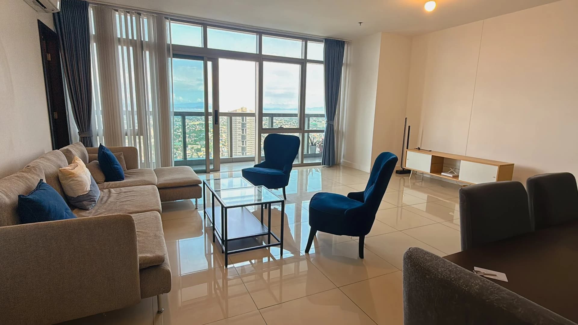 East Gallery Place | 3BR 168sqm Condo for Rent in Taguig City - Bgc