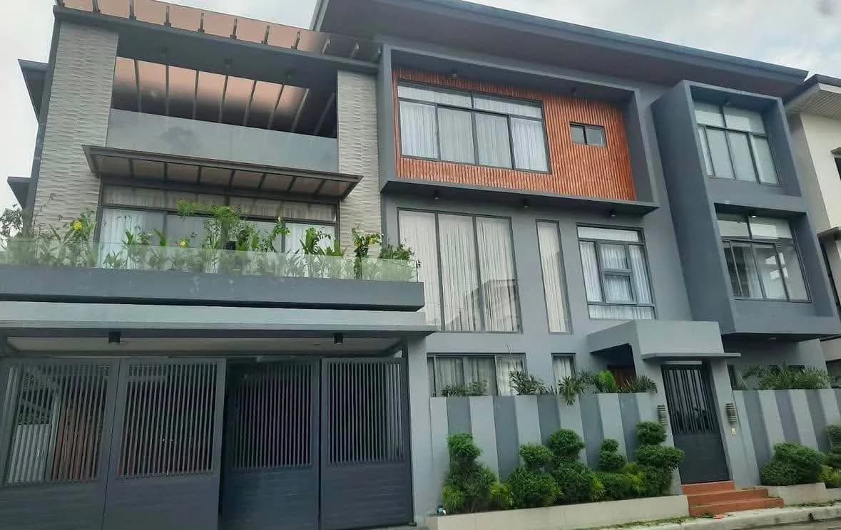 Greenwood Executive Village | 10BR 700sqm House & Lot for Sale in Pasig City