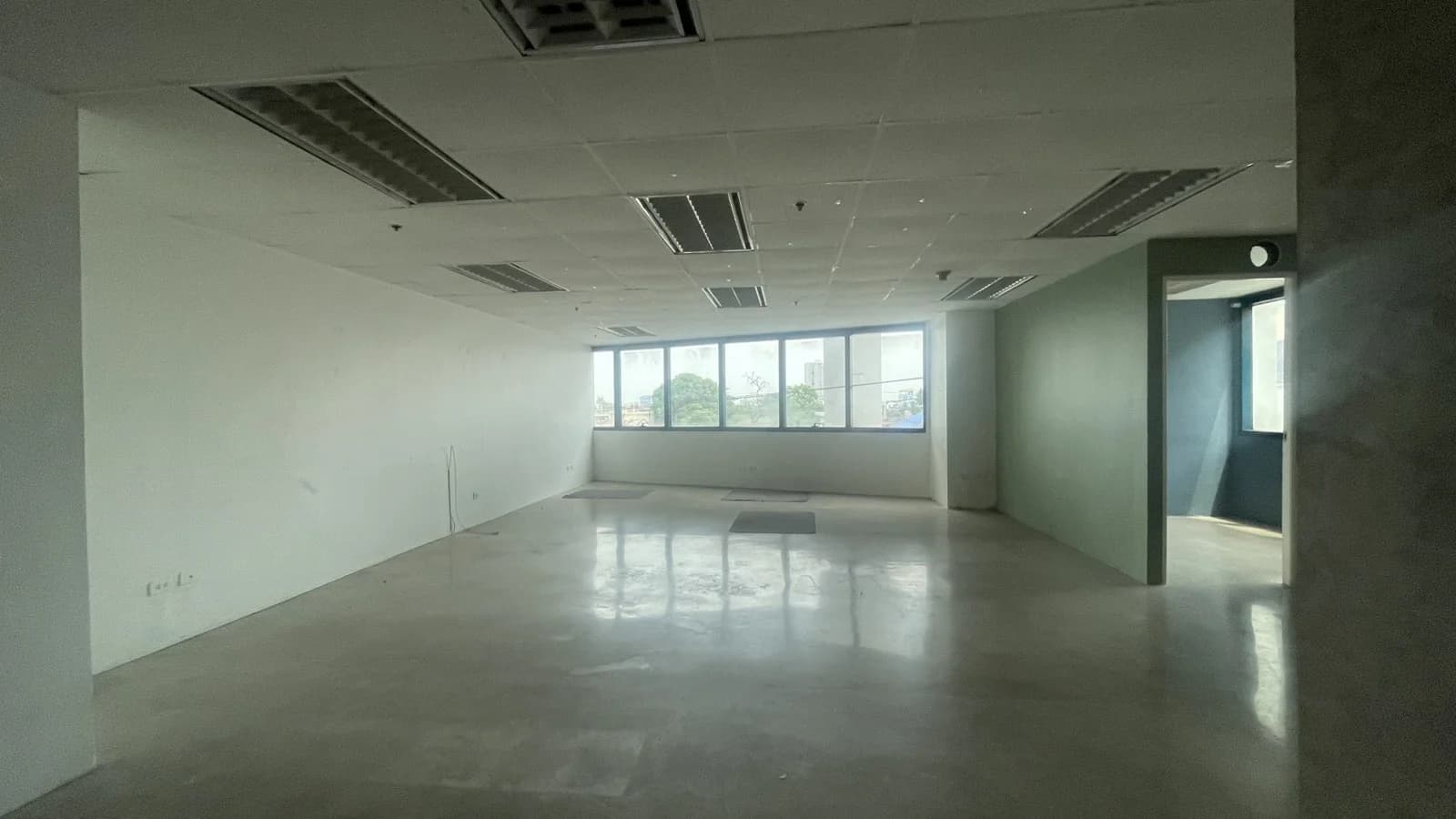 West Trade Center | 95sqm Office Space for Rent in Quezon City