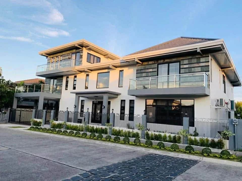 South Forbes Phuket Mansion | 6BR 1300sqm House & Lot for Sale in Cavite