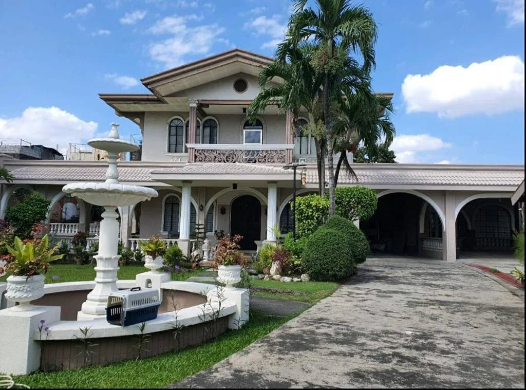 - | 7BR House & Lot for Sale in Quezon City