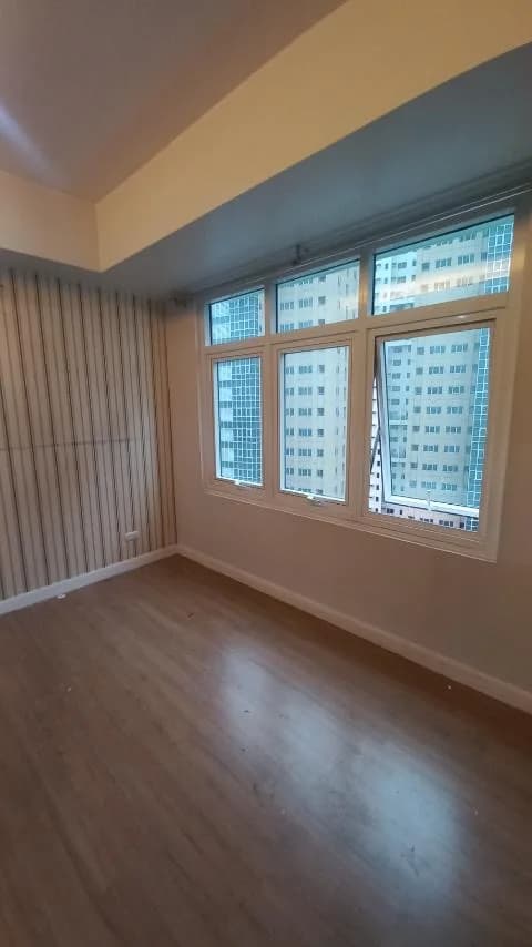 Two Serendra | Studio 36sqm Condo for Sale in Taguig City - Bgc
