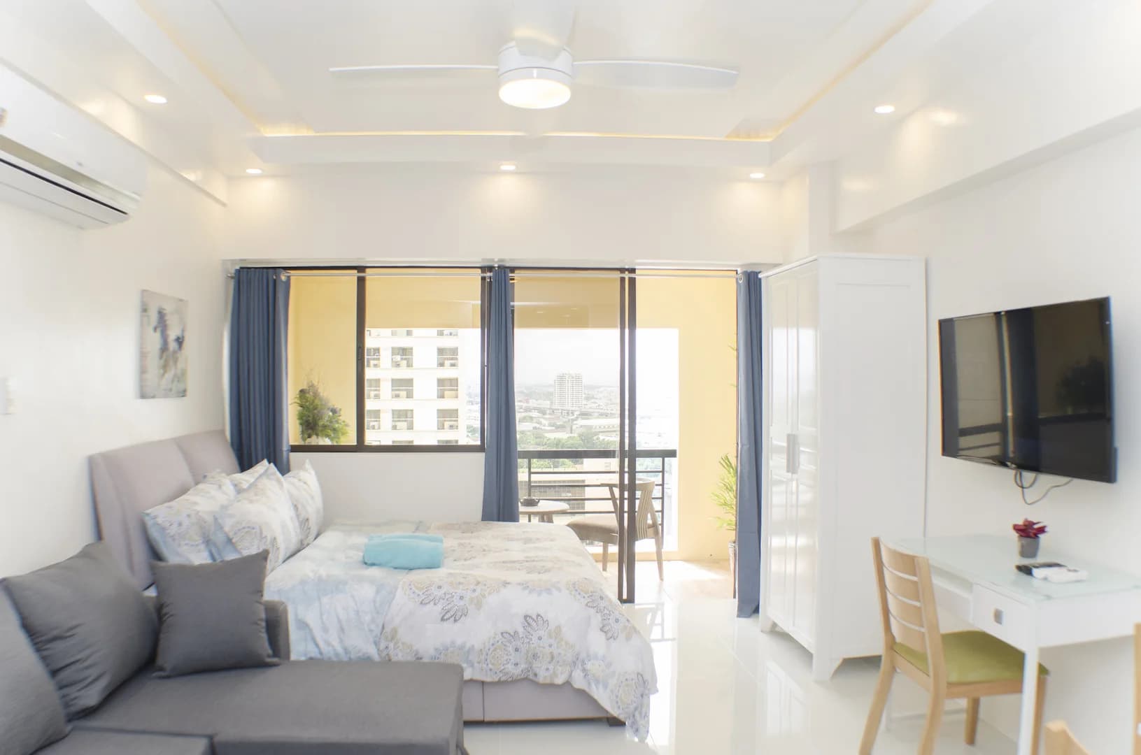 Greenbelt Radissons | Studio 34sqm Condo for Sale in Makati City - Legazpi Village