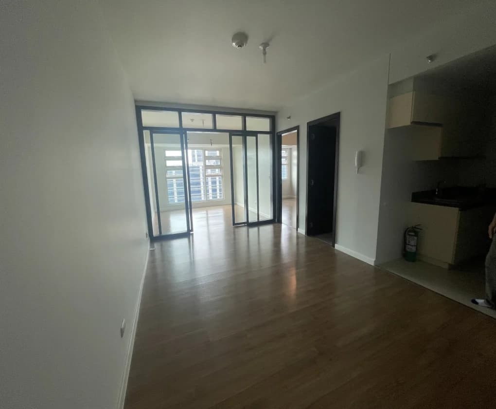 Kroma Tower | 2BR 56sqm Condo for Sale in Makati City - Legazpi Village