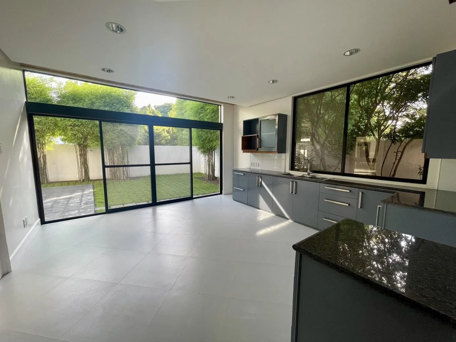 Ayala Southvale Sonera | 4BR 500sqm House & Lot for Sale in Muntinlupa City