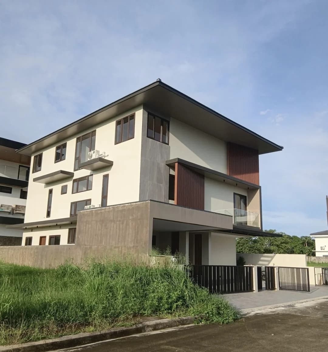 Alabang West Village | 5BR 476sqm House & Lot for Sale in Las Piñas City