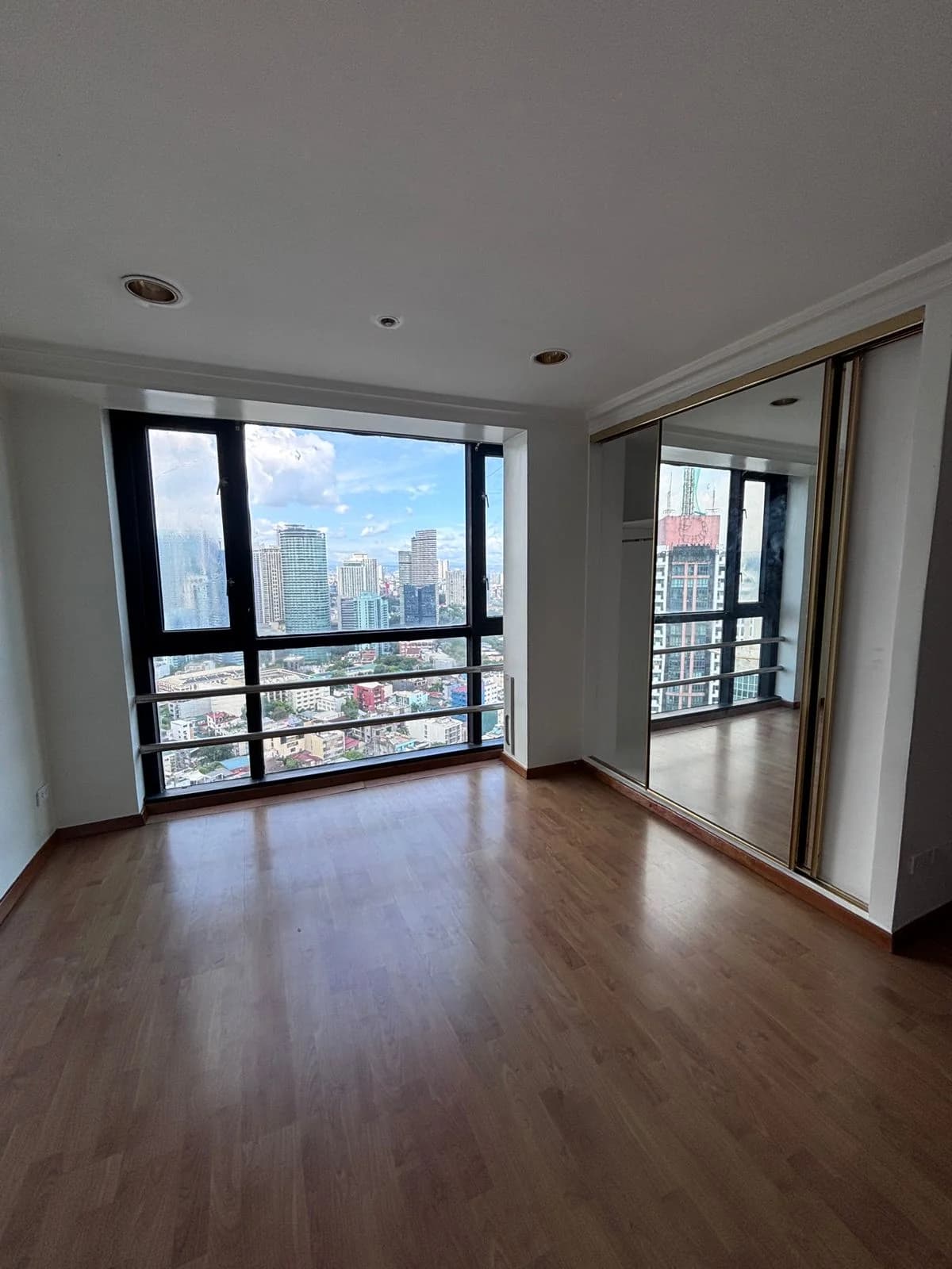 Makati Palace Hotel | 3BR 144sqm Condo for Sale in Makati City