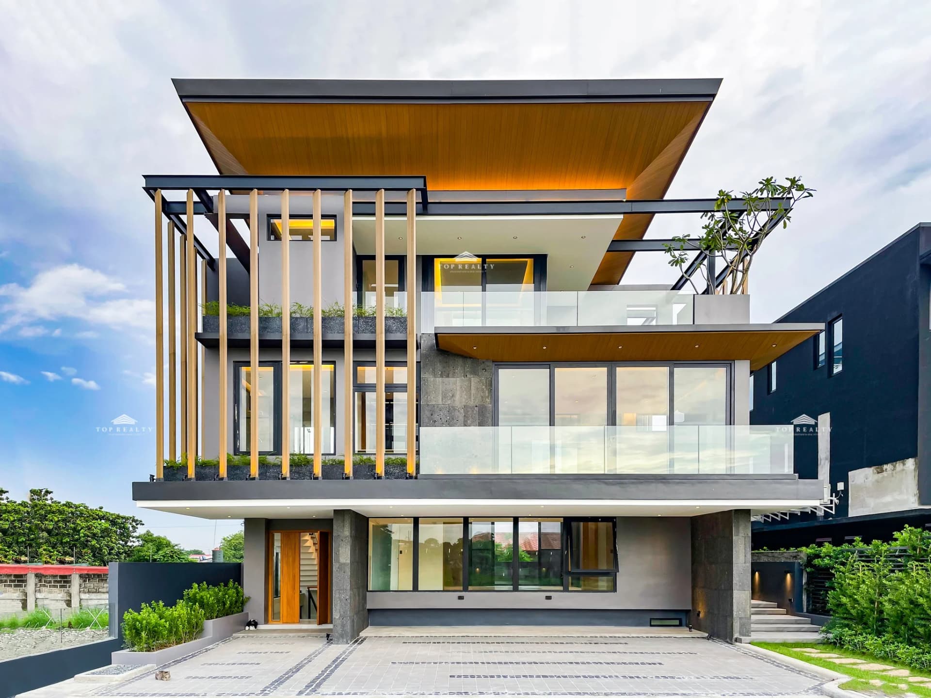 Alabang West Hampton | 5BR 709sqm House & Lot for Sale in Las Piñas City